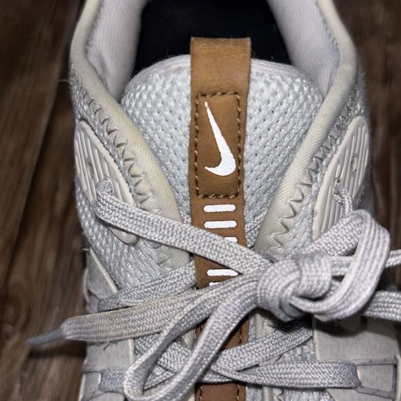 Nike Air Max gray & white lite weight breathable mesh size 9.5. - Picture 9 of 11